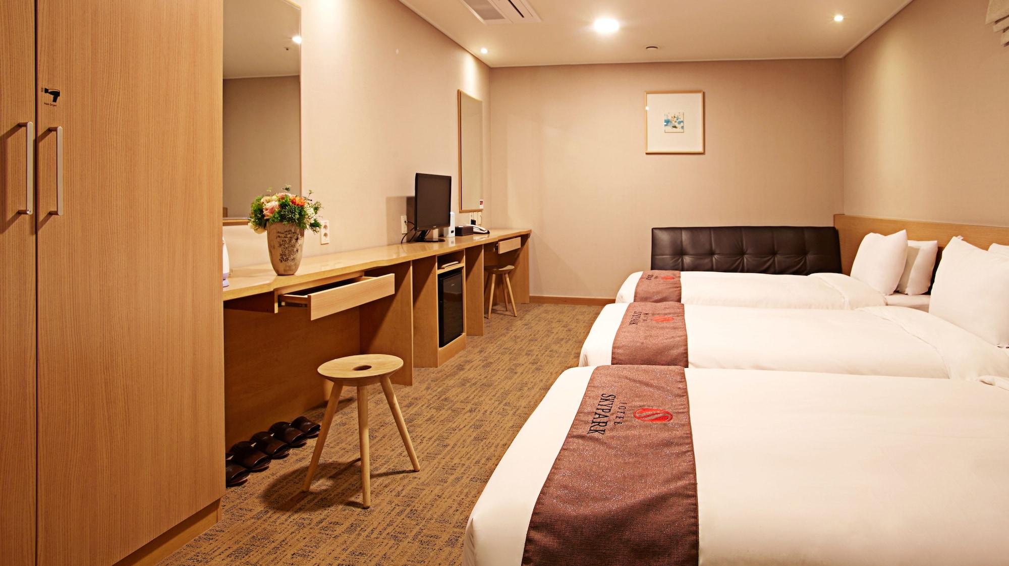 Hotel Skypark Myeongdong 3 Seoul Exterior photo