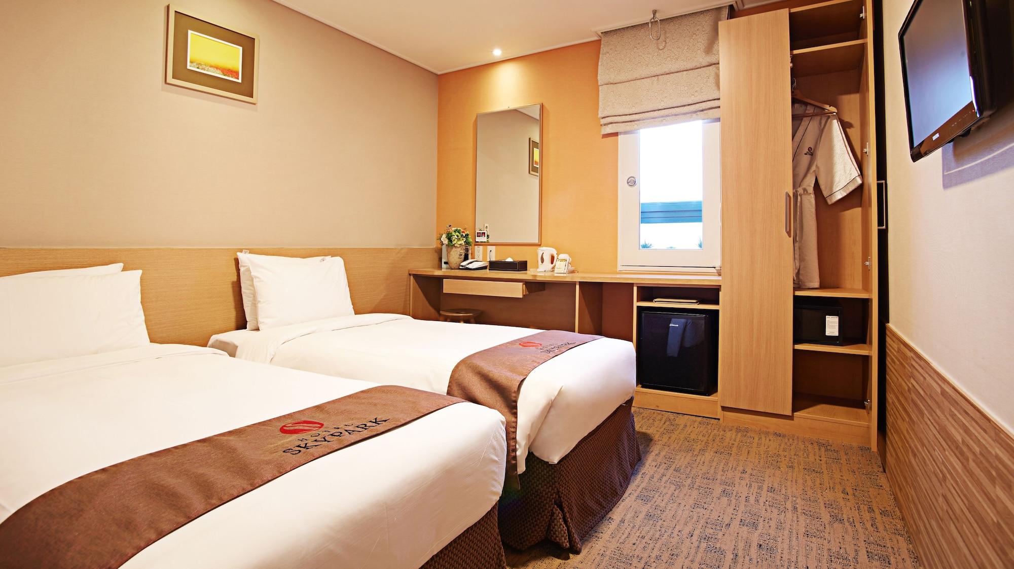 Hotel Skypark Myeongdong 3 Seoul Exterior photo