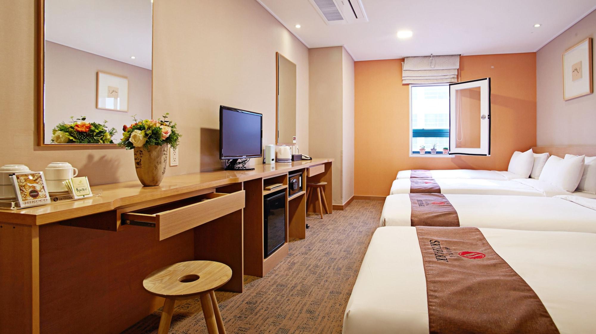 Hotel Skypark Myeongdong 3 Seoul Exterior photo