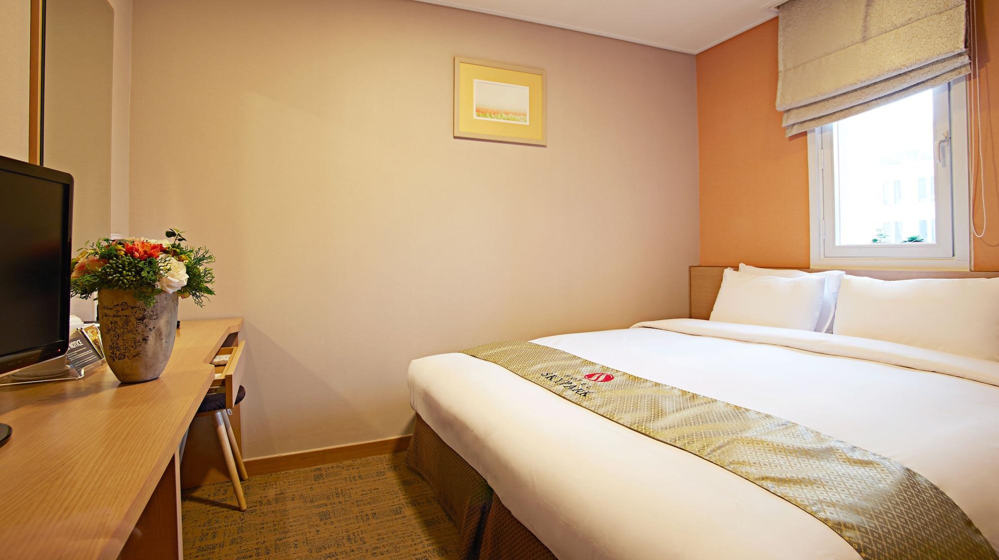 Hotel Skypark Myeongdong 3 Seoul Exterior photo