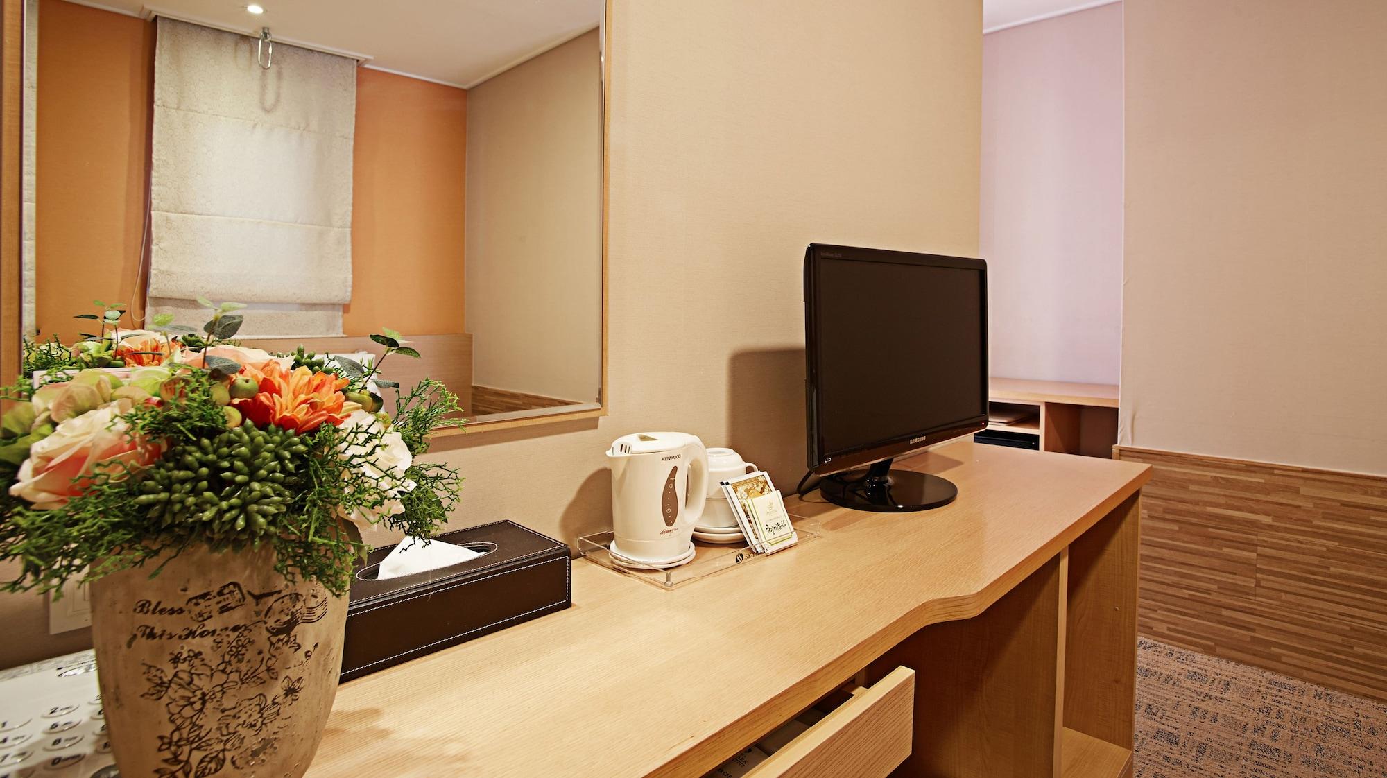 Hotel Skypark Myeongdong 3 Seoul Exterior photo
