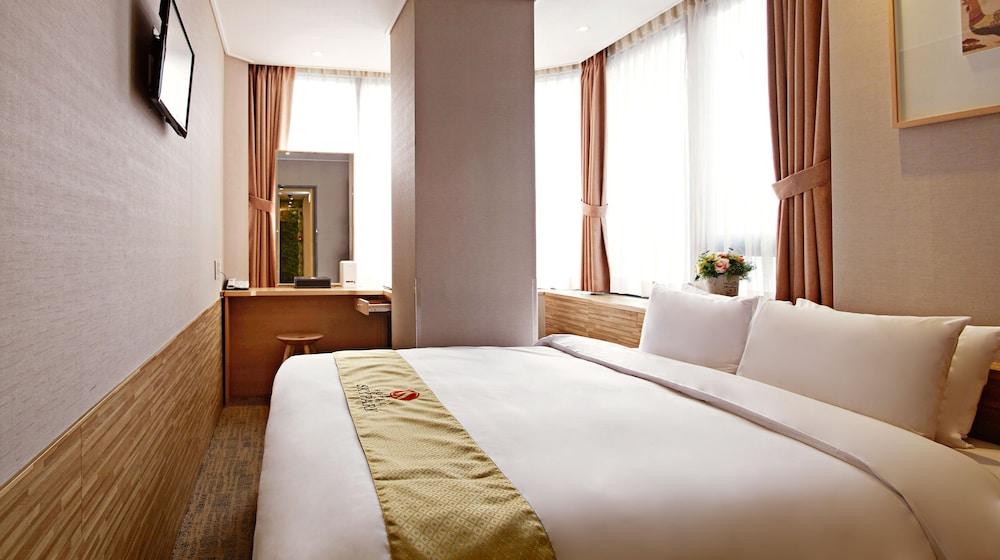 Hotel Skypark Myeongdong 3 Seoul Exterior photo