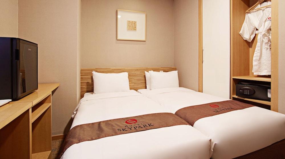 Hotel Skypark Myeongdong 3 Seoul Exterior photo