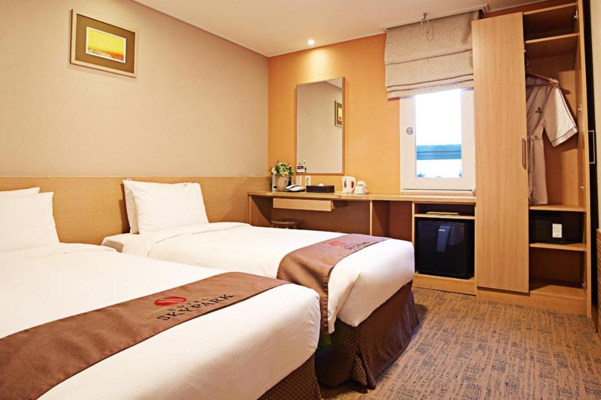 Hotel Skypark Myeongdong 3 Seoul Exterior photo