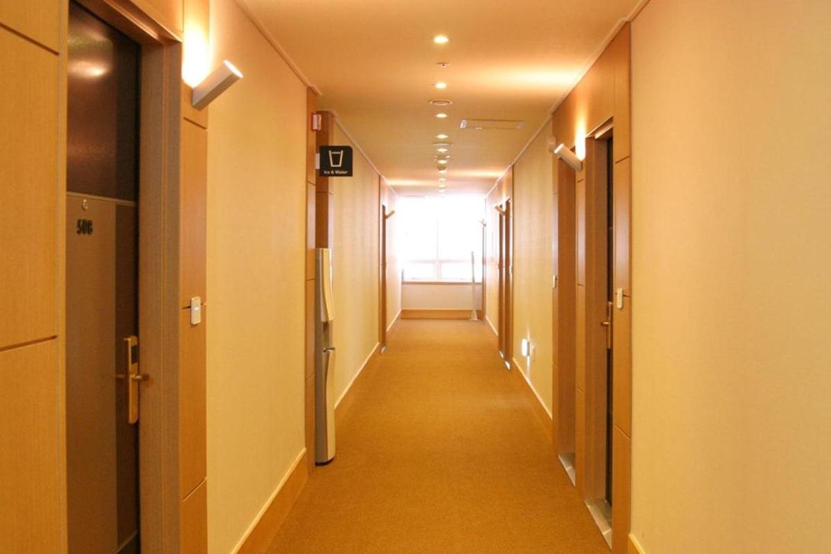 Hotel Skypark Myeongdong 3 Seoul Exterior photo