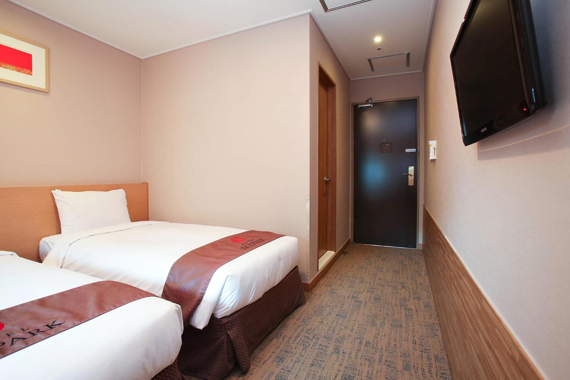 Hotel Skypark Myeongdong 3 Seoul Exterior photo