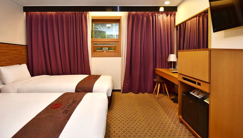 Hotel Skypark Myeongdong 3 Seoul Room photo
